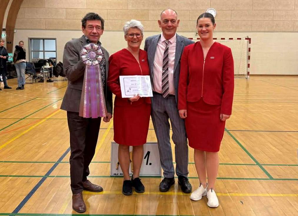 Årets opdrætter 2025: Kennel Ace Of Beton v/ Helle & Arne Dyrlund og Sarah Kronborg